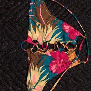 Women’s volcom swimsuit top